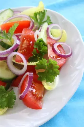 La salade d'endives, feta et tomates